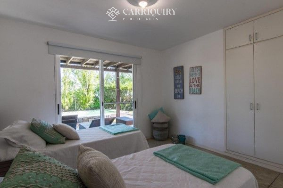 Casa ID.4237/Excelente-propiedad-de-3-dormitorios-a-pocos-metros-del-mar-en-Montoya - Casa en venta 5 dormitorios