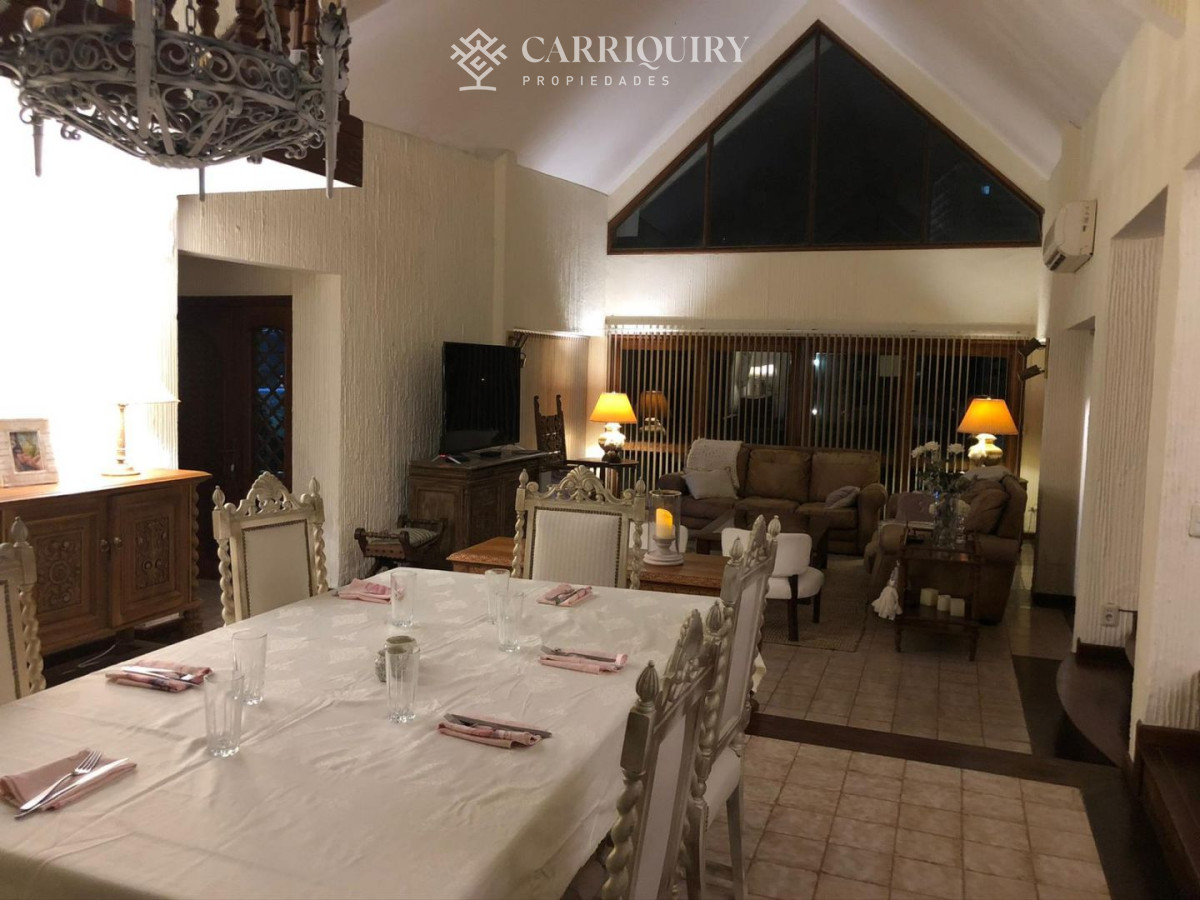 Casa ID.4259/Casa-en-venta-Montoya-6-dormitorios - Casa en venta Lugano 5 dormitorios