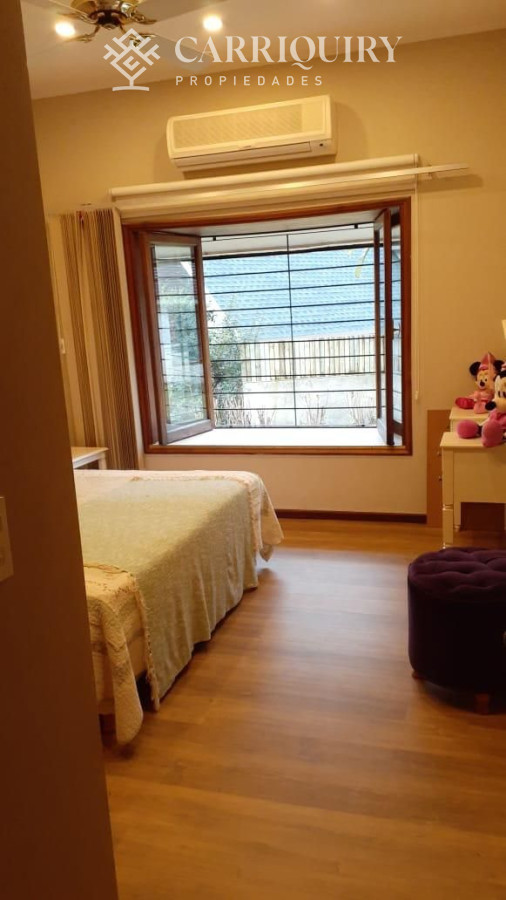 Casa ID.4259/Casa-en-venta-Montoya-6-dormitorios - Casa en venta Lugano 5 dormitorios