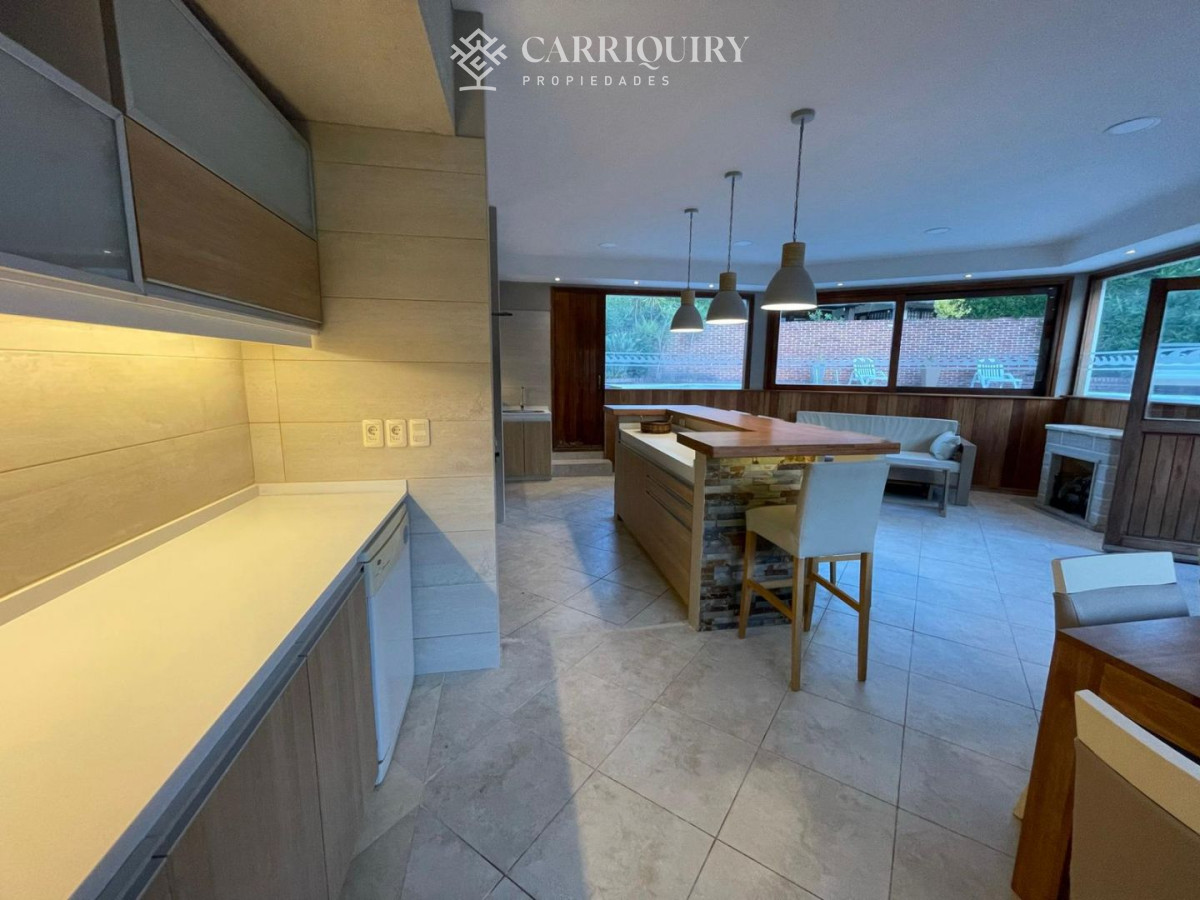 Casa ID.4259/Casa-en-venta-Montoya-6-dormitorios - Casa en venta Lugano 5 dormitorios