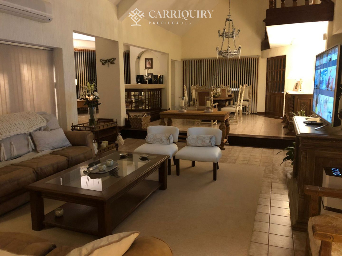 Casa ID.4259/Casa-en-venta-Montoya-6-dormitorios - Casa en venta Lugano 5 dormitorios