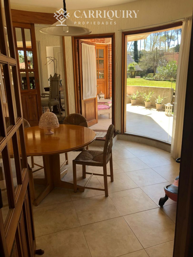 Casa ID.4259/Casa-en-venta-Montoya-6-dormitorios - Casa en venta Lugano 5 dormitorios