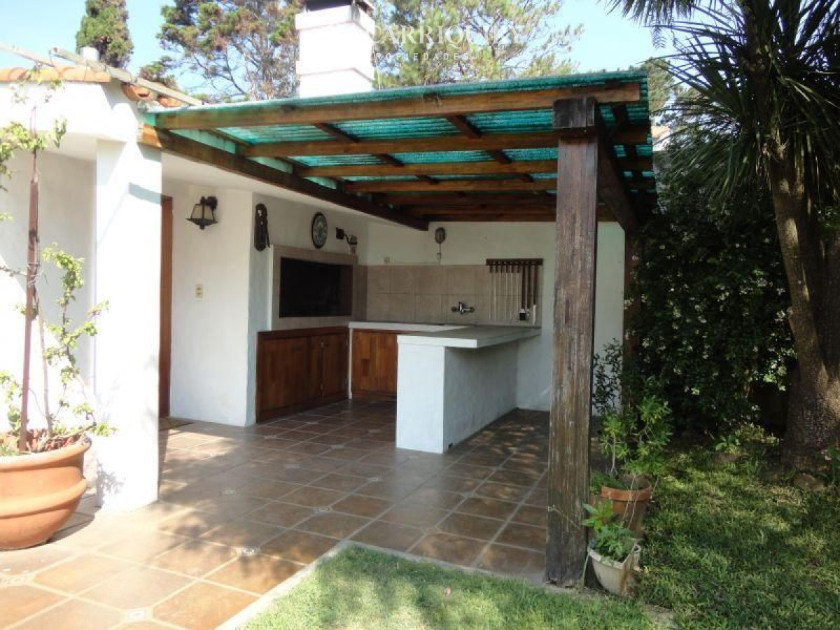 Casa ID.4687/Casa-en-venta-Playa-Mansa-4-dormitorios - Casa en venta Playa Mansa 3 dormitorios
