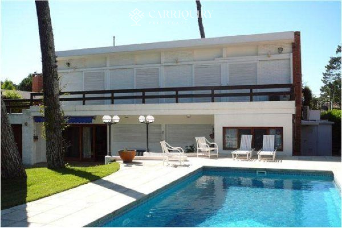 Casa ID.4807 - Casa en venta Playa Mansa 4 dormitorios