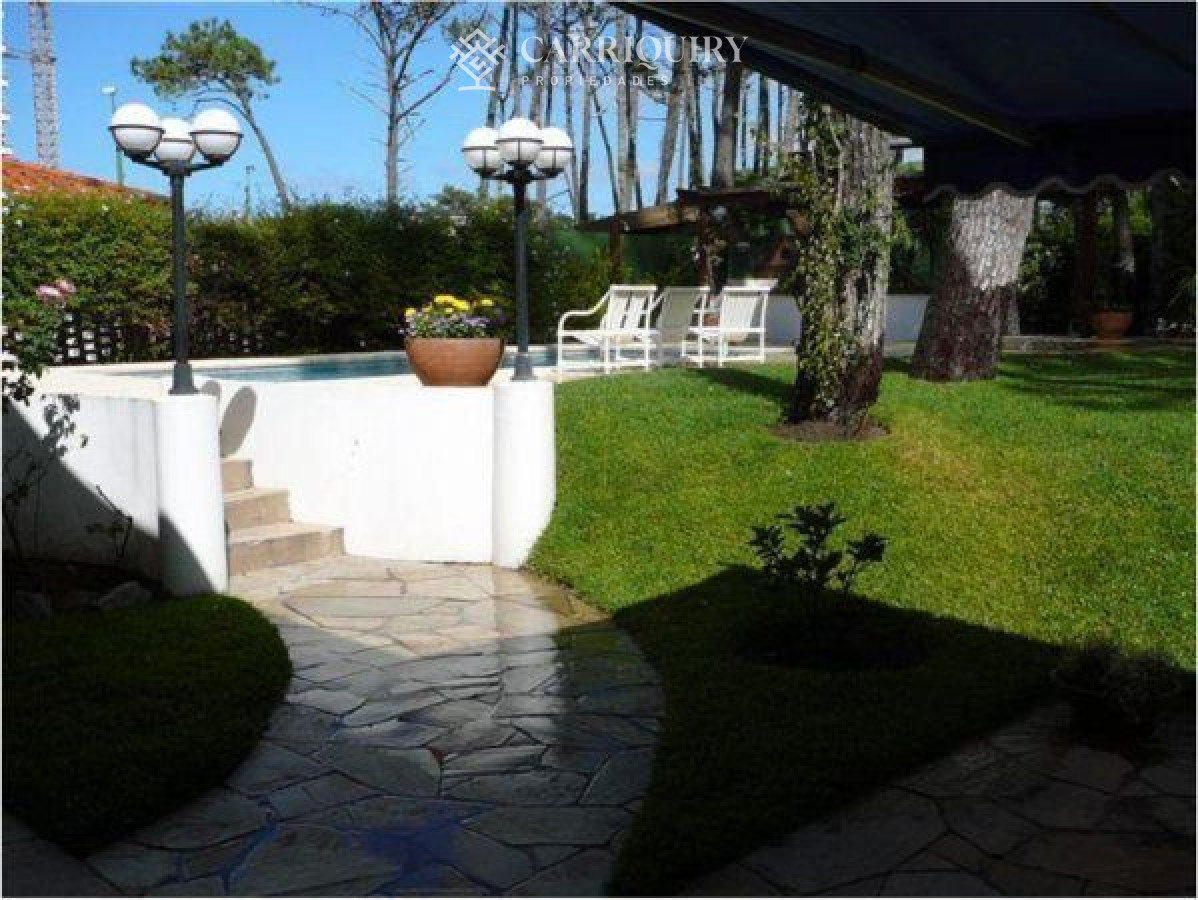 Casa ID.4807 - Casa en venta Playa Mansa 4 dormitorios