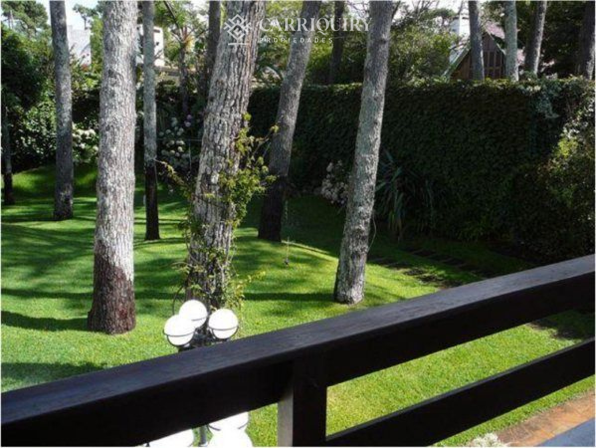 Casa ID.4807 - Casa en venta Playa Mansa 4 dormitorios