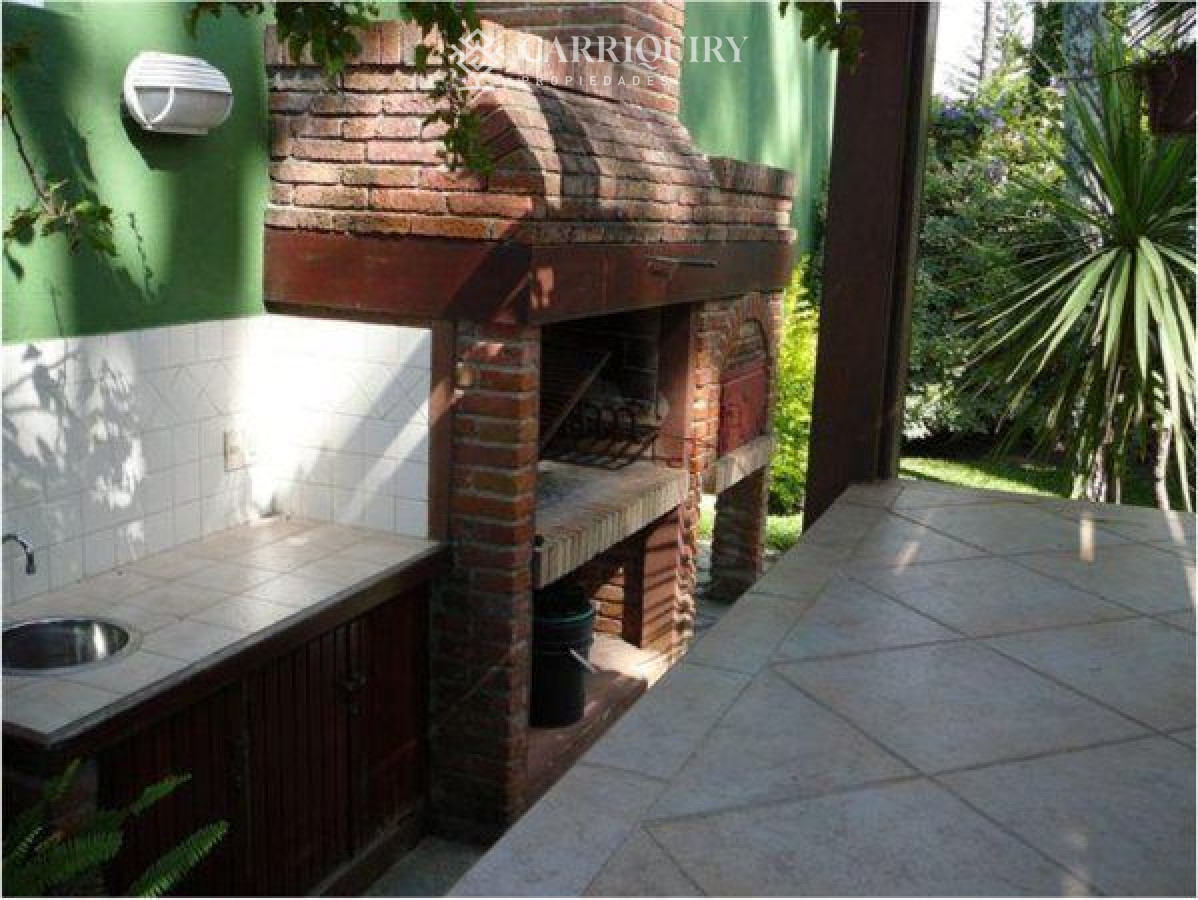 Casa ID.4807 - Casa en venta Playa Mansa 4 dormitorios