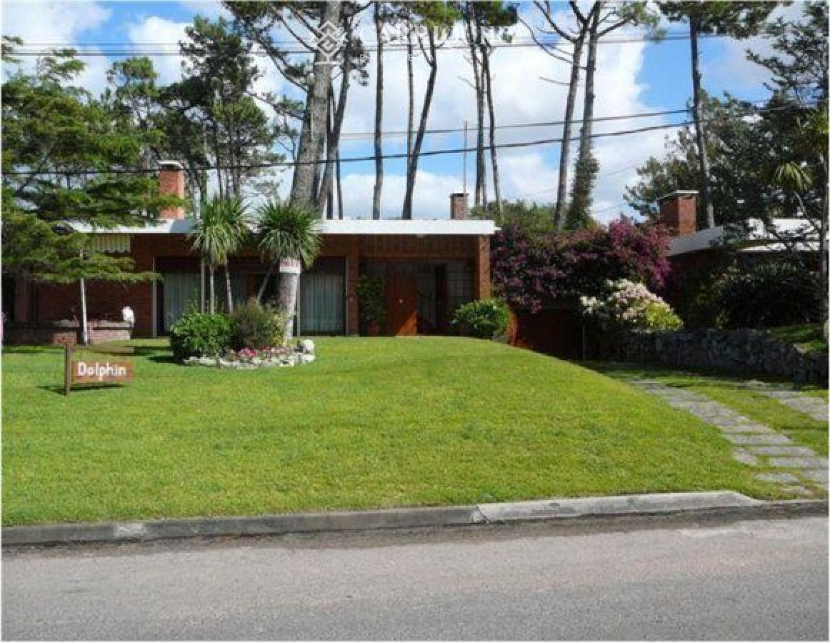 Casa ID.4807 - Casa en venta Playa Mansa 4 dormitorios