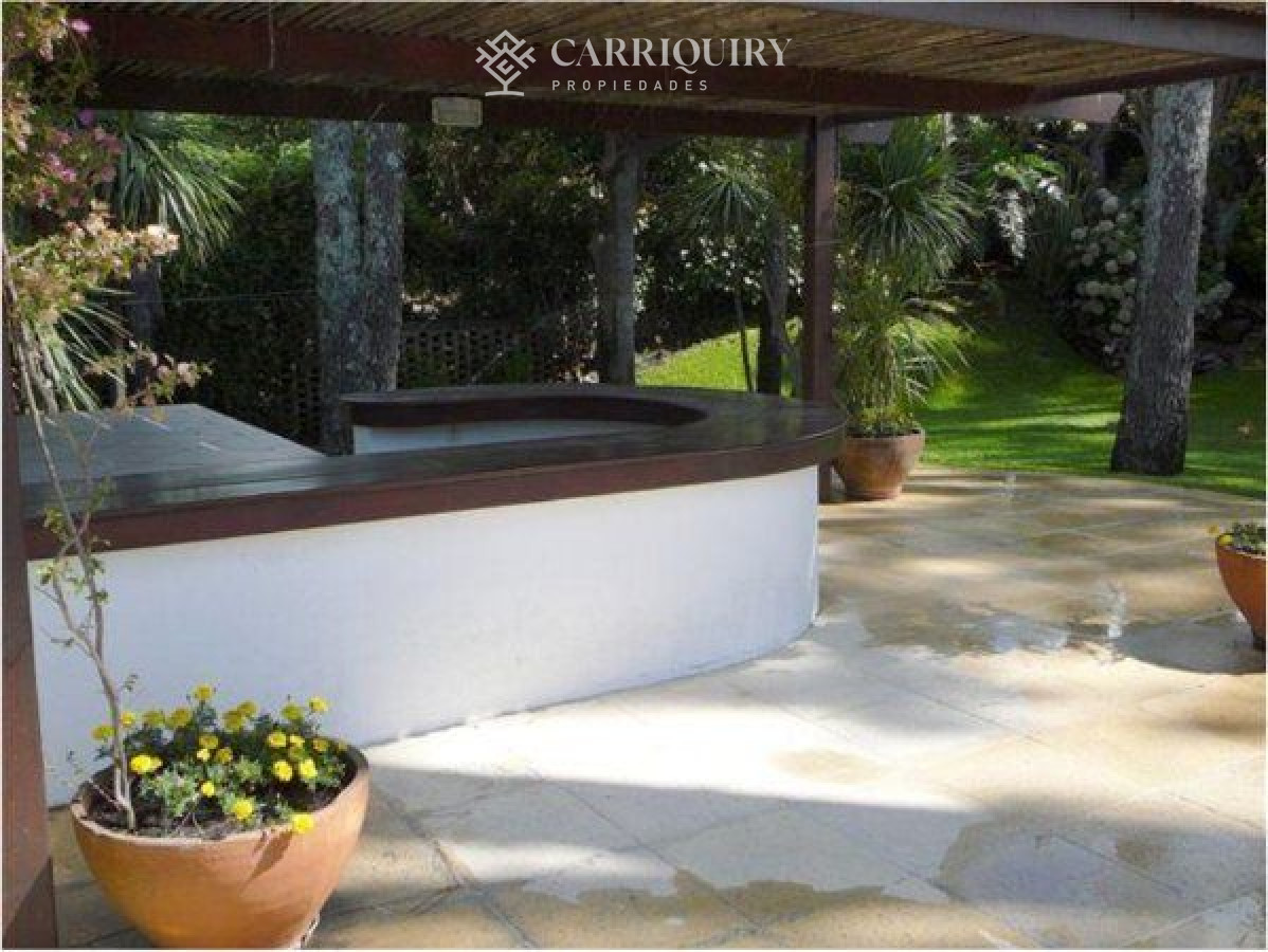 Casa ID.4807 - Casa en venta Playa Mansa 4 dormitorios