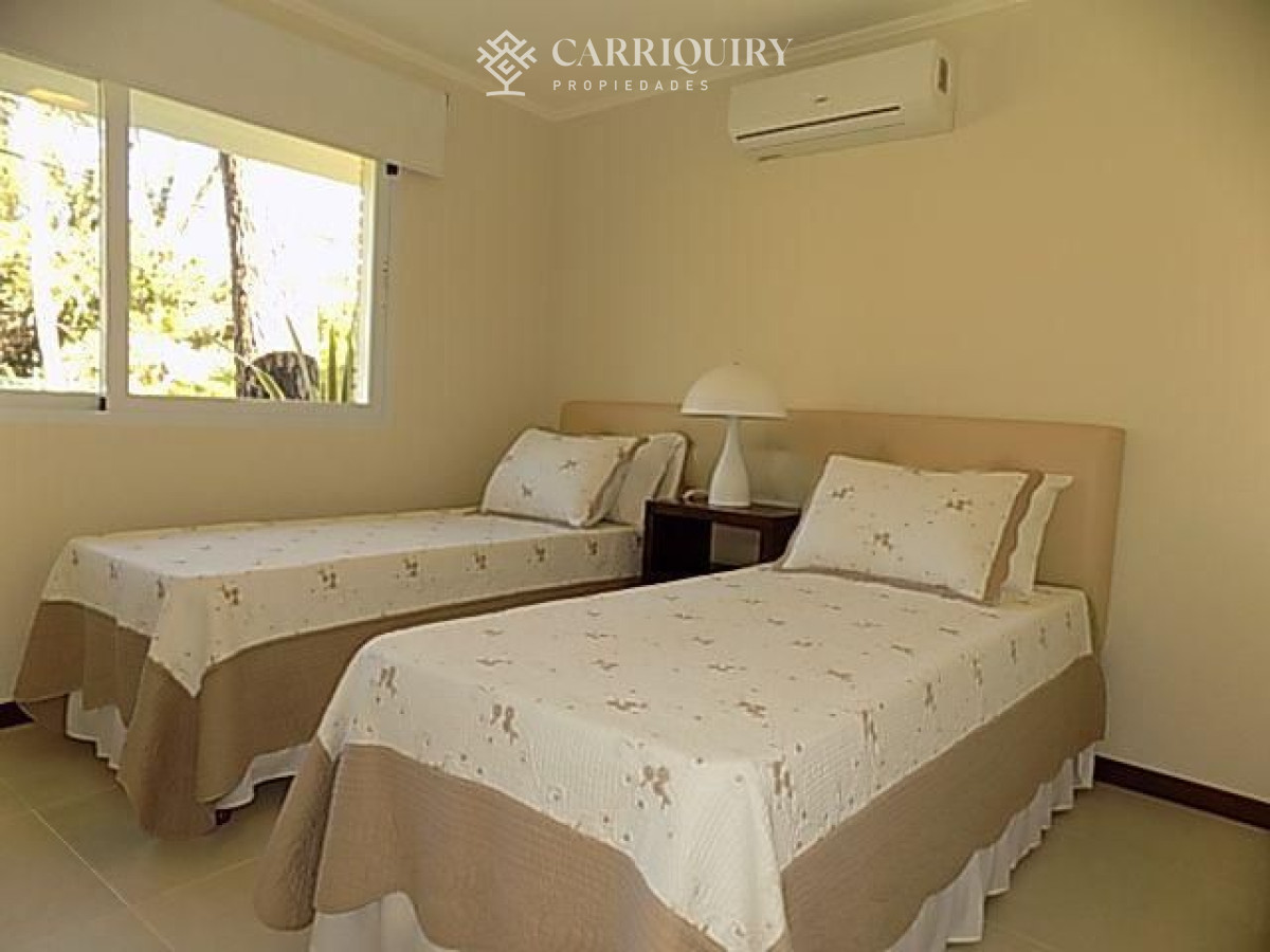 Casa ID.675 - Casa en venta Playa Mansa 4 dormitorios