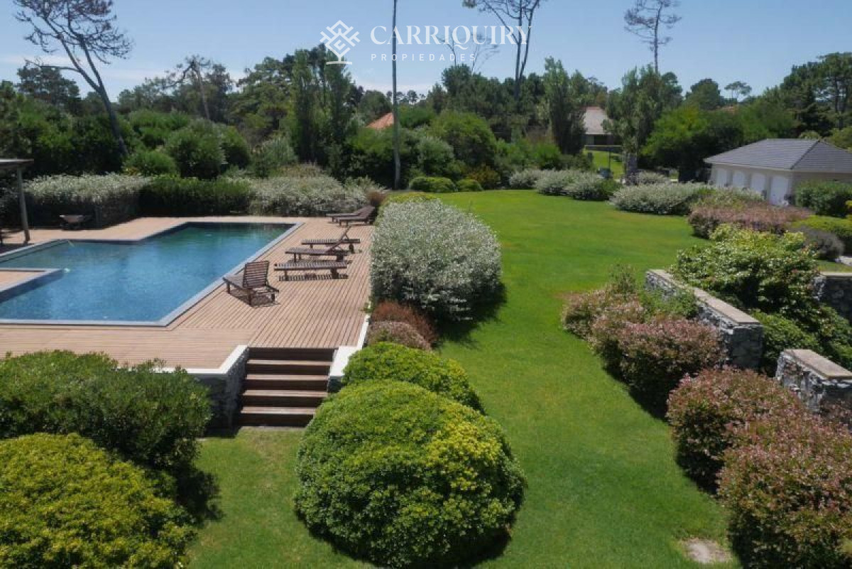 Casa ID.690/Casa-en-alquiler-temporario-en-Pinares,-Playa-Mansa-5-dormitorios - Alquiler temporario Casa 8 DORMITORIOS en Pinares, Punta del Este.