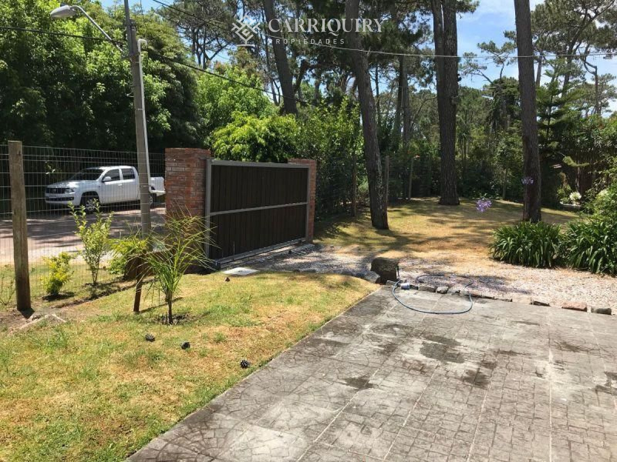 Casa ID.888/Casas-en-Alquiler--Carriquiry--Propiedades - Casa en alquiler temporario Playa Mansa 3 dormitorios