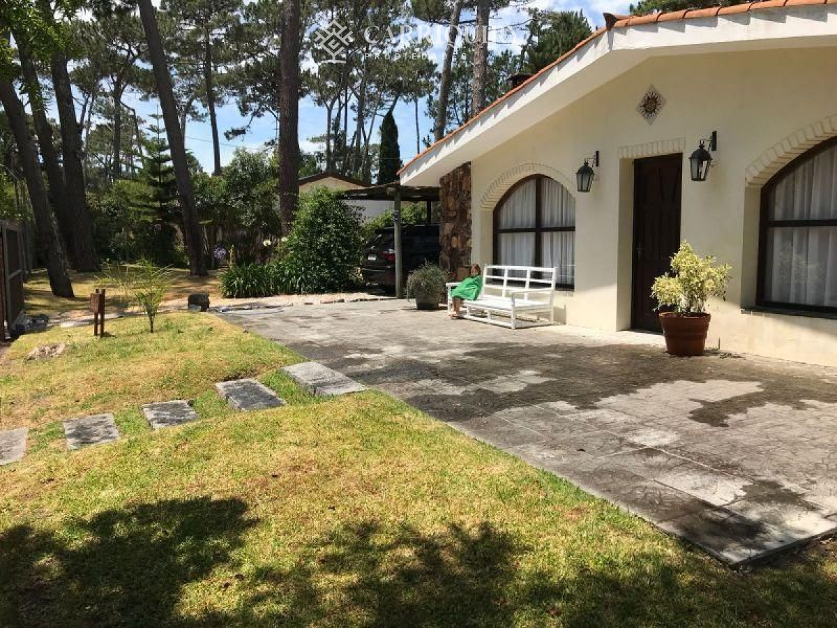 Casa ID.888/Casas-en-Alquiler--Carriquiry--Propiedades - Casa en alquiler temporario Playa Mansa 3 dormitorios