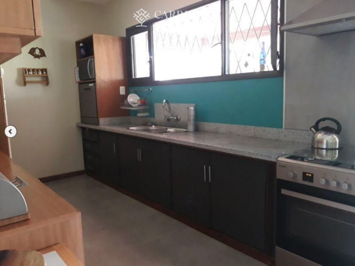 Casa ID.951/Casa-en-alquiler-temporario-Playa-Mansa-2-dormitorios - Casa 3 dormitorios en alquiler temporario Playa Mansa 