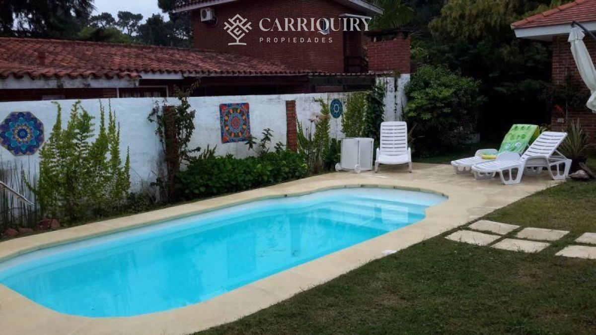 Casa ID.961/Casa-3-dormitorios-en-alquiler-temporario-Playa-Mansa- - Casa en alquiler temporario Playa Mansa 3 dormitorios