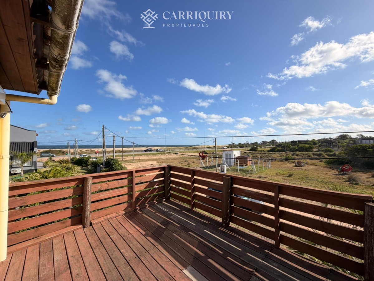 Casa ID.7937/Casa-minimalista-3-dormitorios-en-venta! - Casa con vista al mar