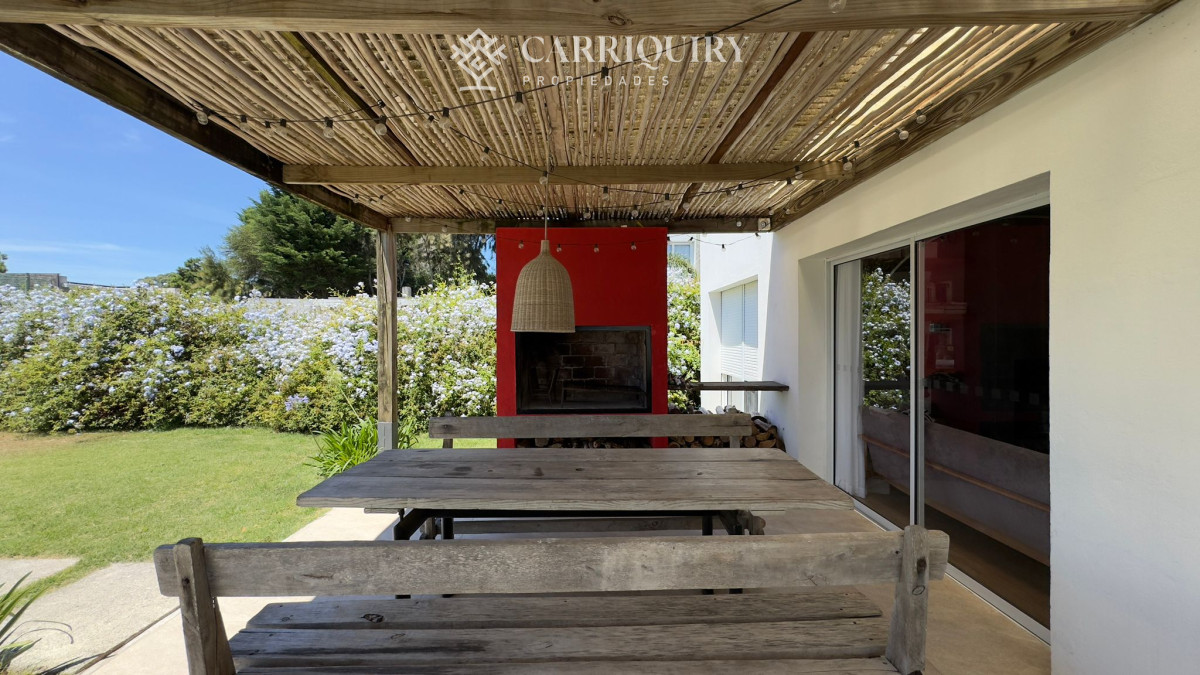 Casa ID.1222/Casa-en-alquiler-temporario-La-Juanita-3-dormitorios - Casa en alquiler temporario Lugano 3 dormitorios