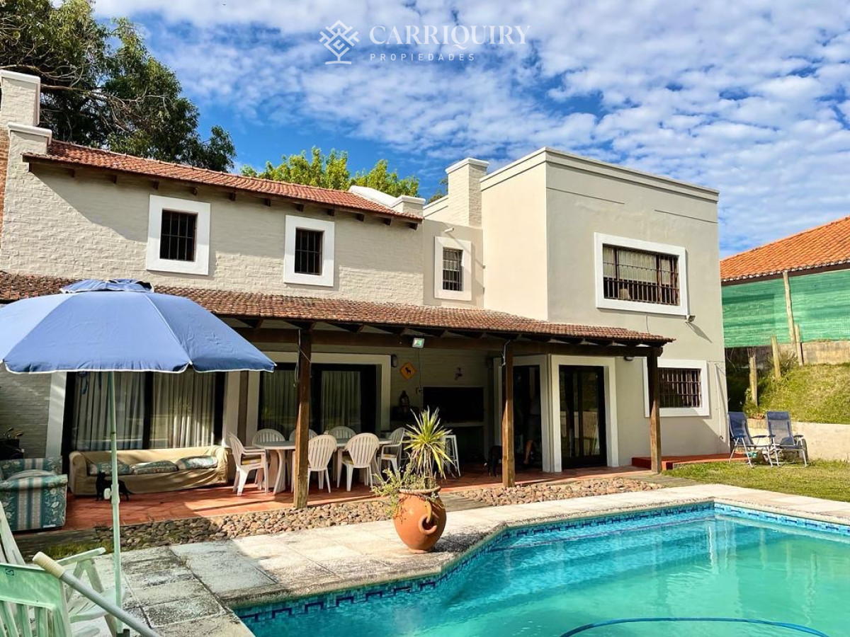 Casa ID.4657/Casa-en-venta-Lugano-5-dormitorios - Casa en venta Lugano 5 dormitorios