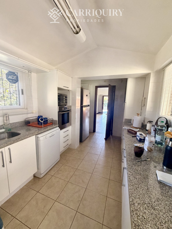 Casa ID.10637 - Casa en Venta en Playa Mansa sobre Avenida Cabildo