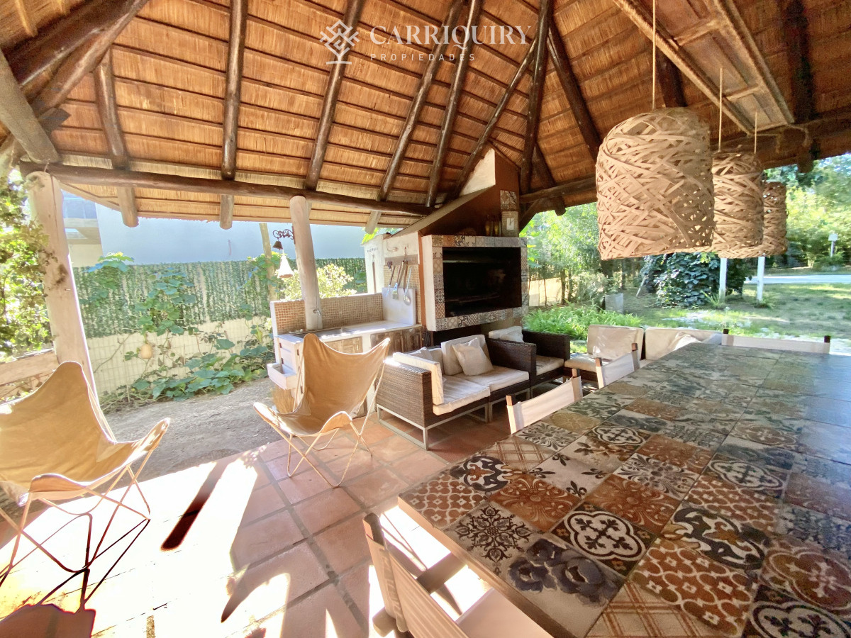 Casa ID.8552 - Venta de  casa en Pinares, cuenta con 4 dormitorios. Pinares, Punta del Este