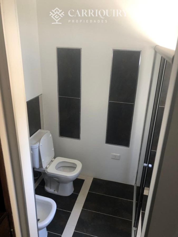 Casa ID.8111/Casa-de-tres-dormitorios-a-metros-del-mar-en-Manantiales-con-piscina-y-parrillero. - Alquiler de casa en manantiales de 3 dormitorios y 2 baños. Piscina y parrillero