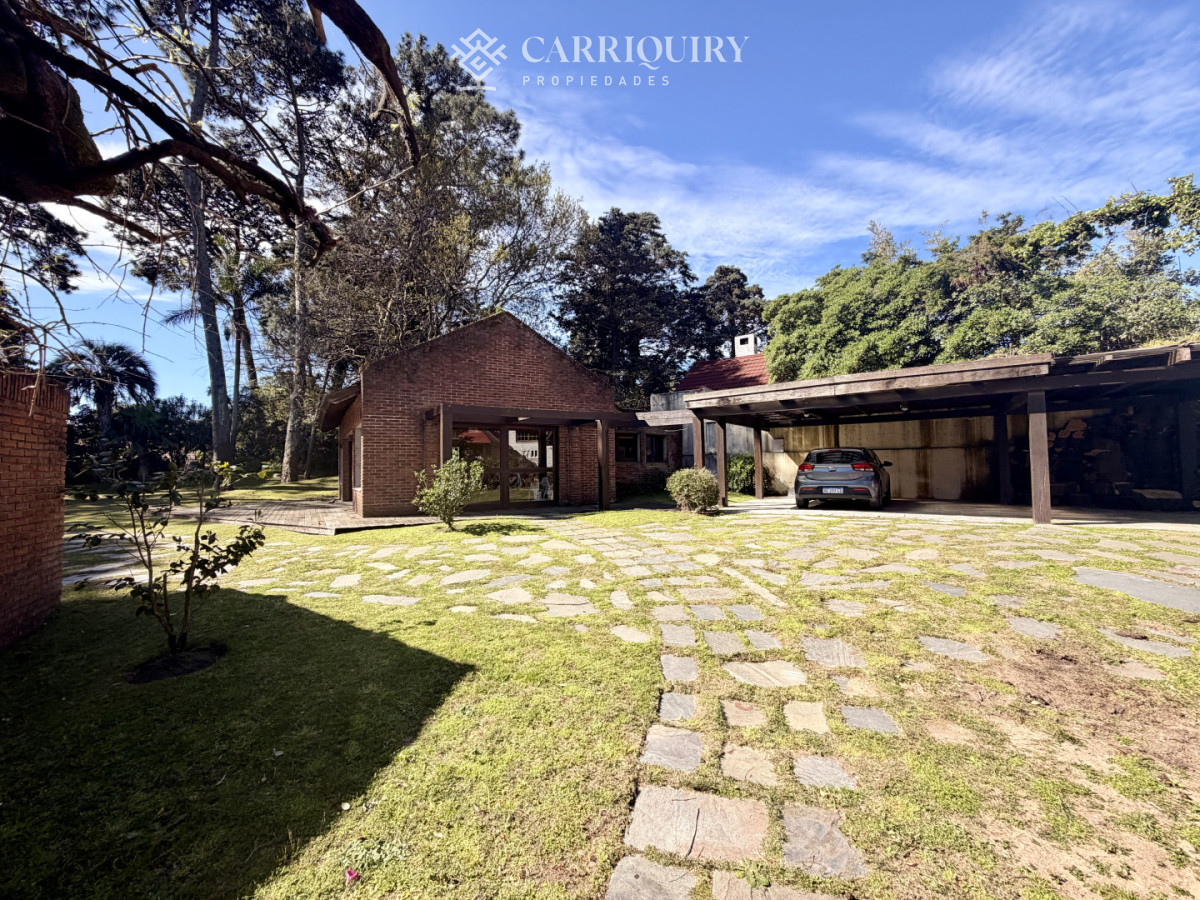 Casa ID.10637 - Casa en Venta en Playa Mansa sobre Avenida Cabildo