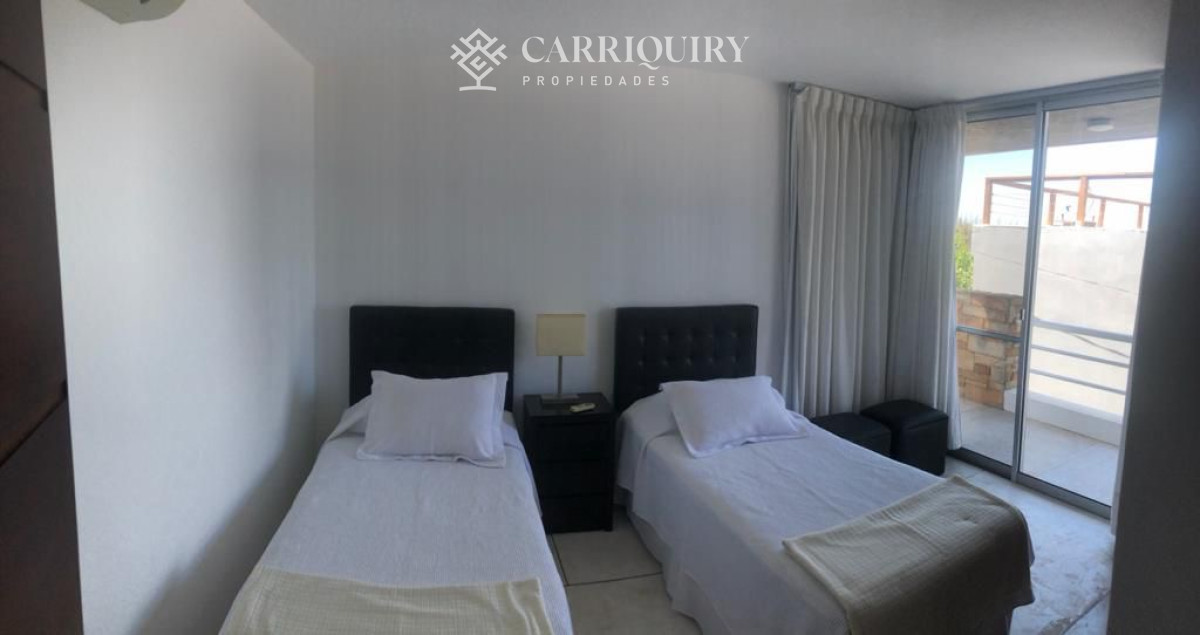 Casa ID.8111/Casa-de-tres-dormitorios-a-metros-del-mar-en-Manantiales-con-piscina-y-parrillero. - Alquiler de casa en manantiales de 3 dormitorios y 2 baños. Piscina y parrillero