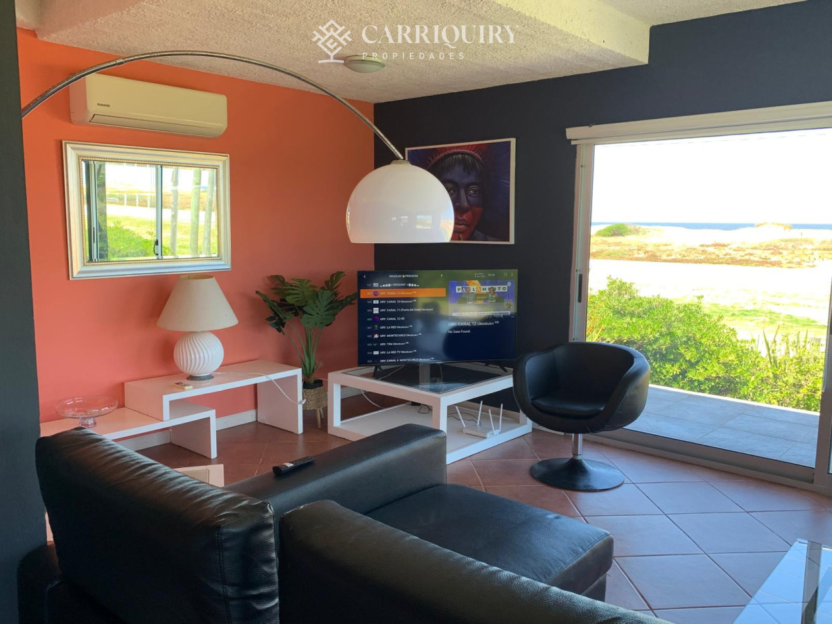Casa ID.8066 - Casa en venta frente al mar, 3 dormitorios y piscina. Punta Piedra - Manantiales