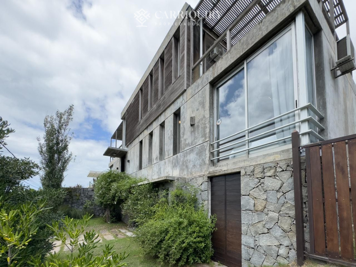 Casa ID.10643/Casa-en-Venta-en-parada-10-de-la-mansa,-4000mts-de-terreno- - Casa Paloma — moderna casa de 3 dormitorios en Rincón del Indio