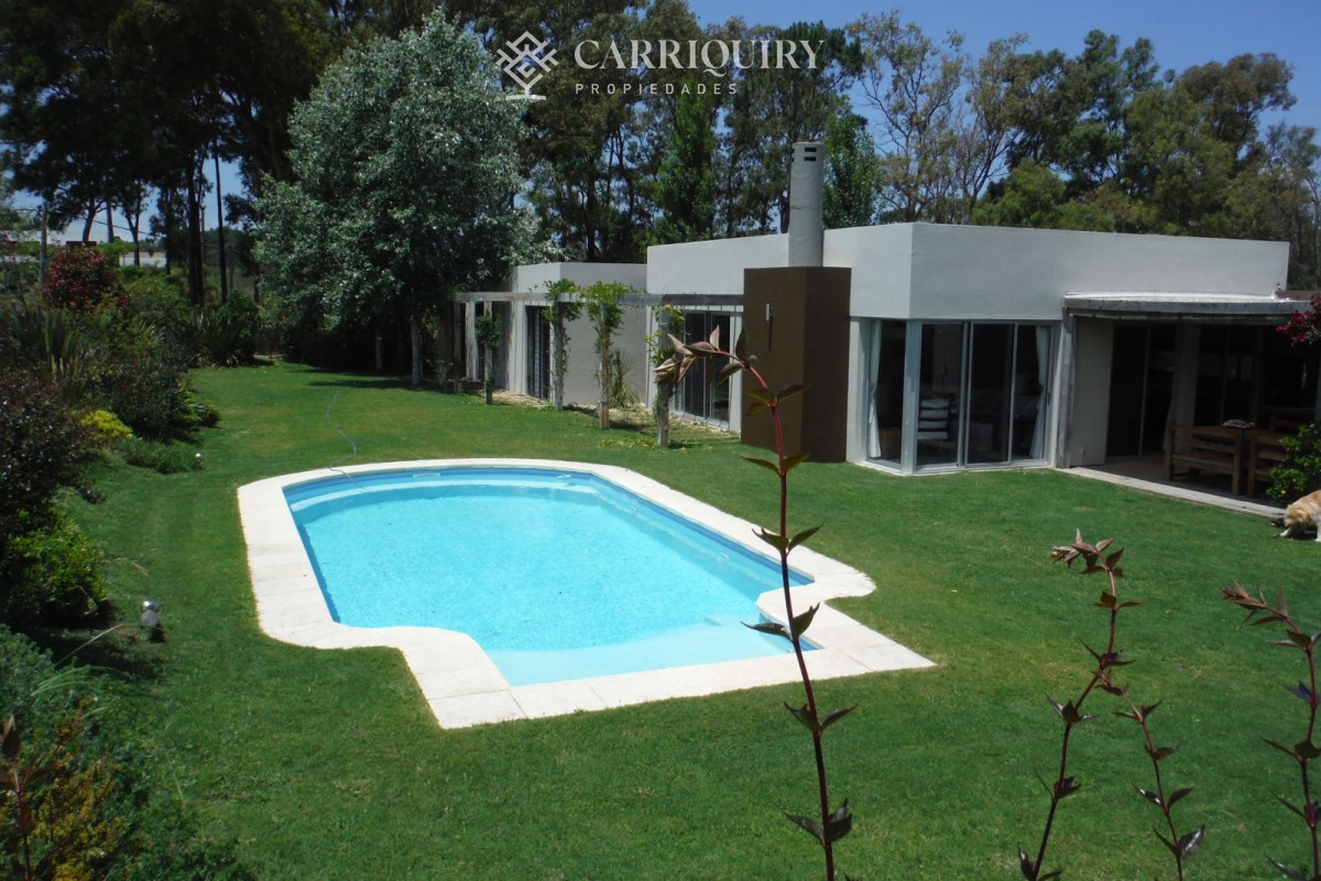 Casa ID.8126/Casa-en-alquiler-de-3-dormitorios-y-dependencia-de-servicio.-Montoya--La-Barra - Casa en alquiler en La Barra de 4 dormitorios