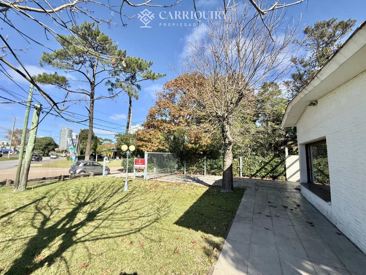 Casa ID.9295/Casa-en-alquiler-temporario-Montoya-3-dormitorios - Casa en ubicación inigualable en Parada 6 - Potencial comercial único. IDEAL CLINICA ODONTOLOGICA