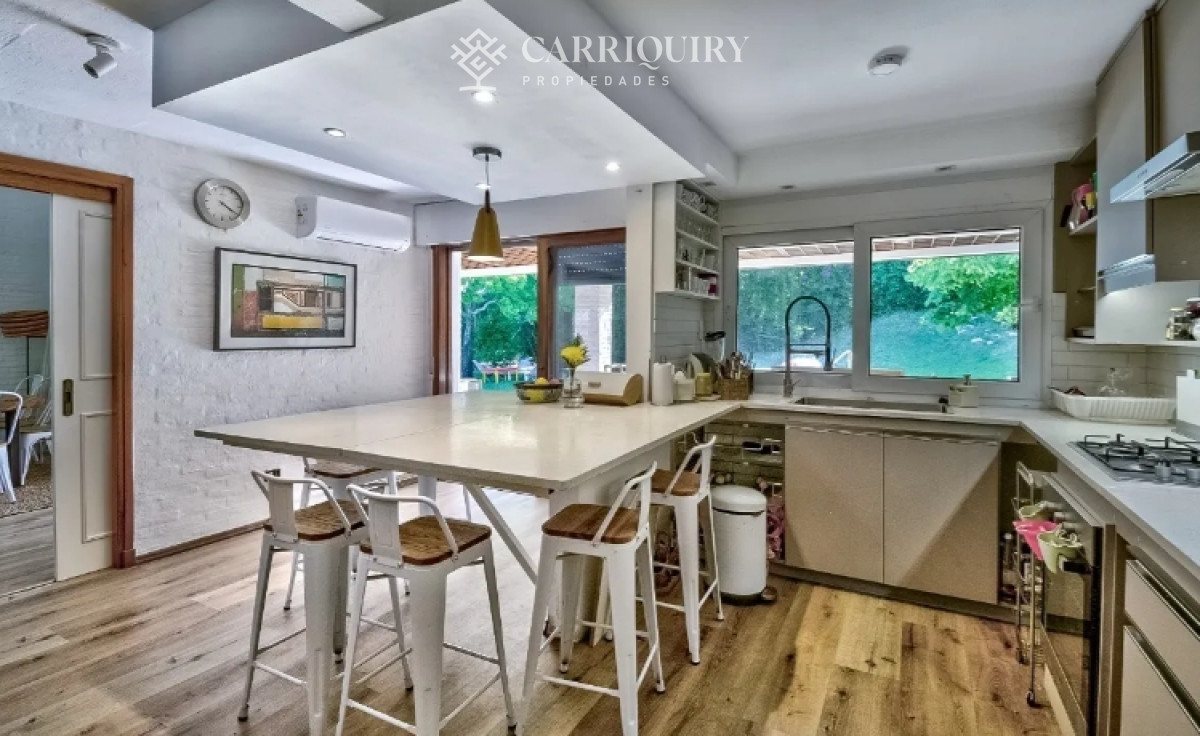 Casa ID.5780/Casa-Venta,-4-dormitorios,-La-Barra,-Uruguay - Paradas Playa Mansa Punta del este
