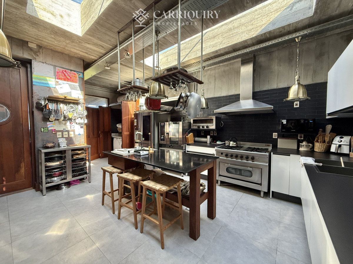 Casa ID.9058/Oportunidad-en-venta-a-estrenar-a-300-mtrs-del-Mar-En-La-Barra-- - Casa Principal con 3 dormitorios, Pisicina, Gimnasio y vista al mar en Mannatiales - El Chorro