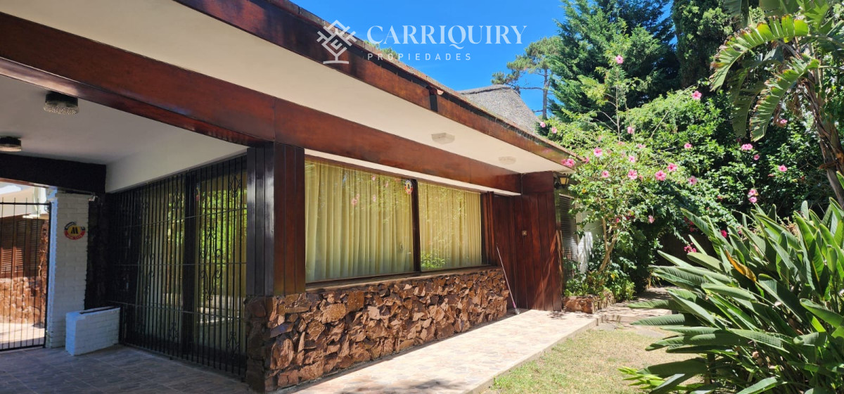 Casa ID.9240/Cómodos-ambientes,-propiedad-ideal-para-vacacionar. -  En la Mansa a solo 3 cuadras del mar .