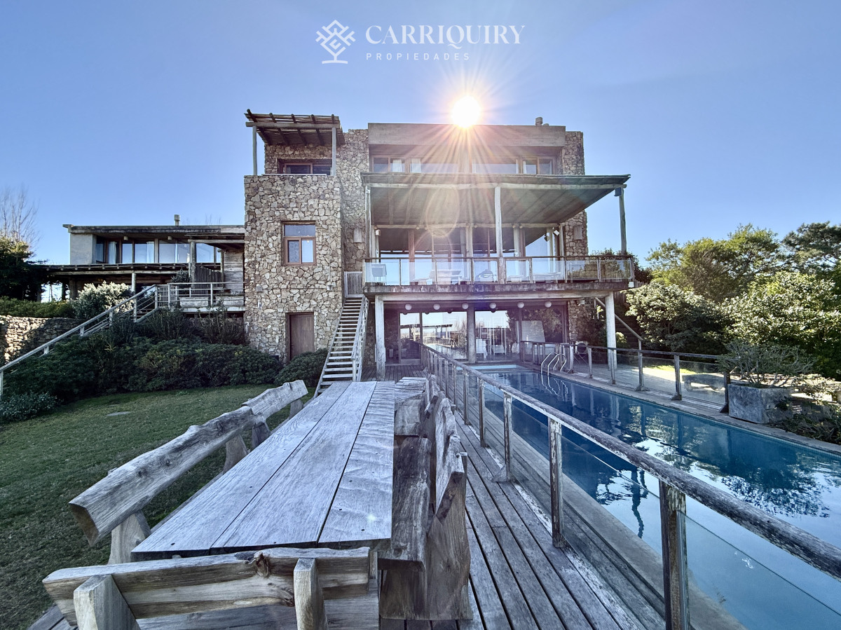 Casa ID.9058/Oportunidad-en-venta-a-estrenar-a-300-mtrs-del-Mar-En-La-Barra-- - Casa Principal con 3 dormitorios, Pisicina, Gimnasio y vista al mar en Mannatiales - El Chorro