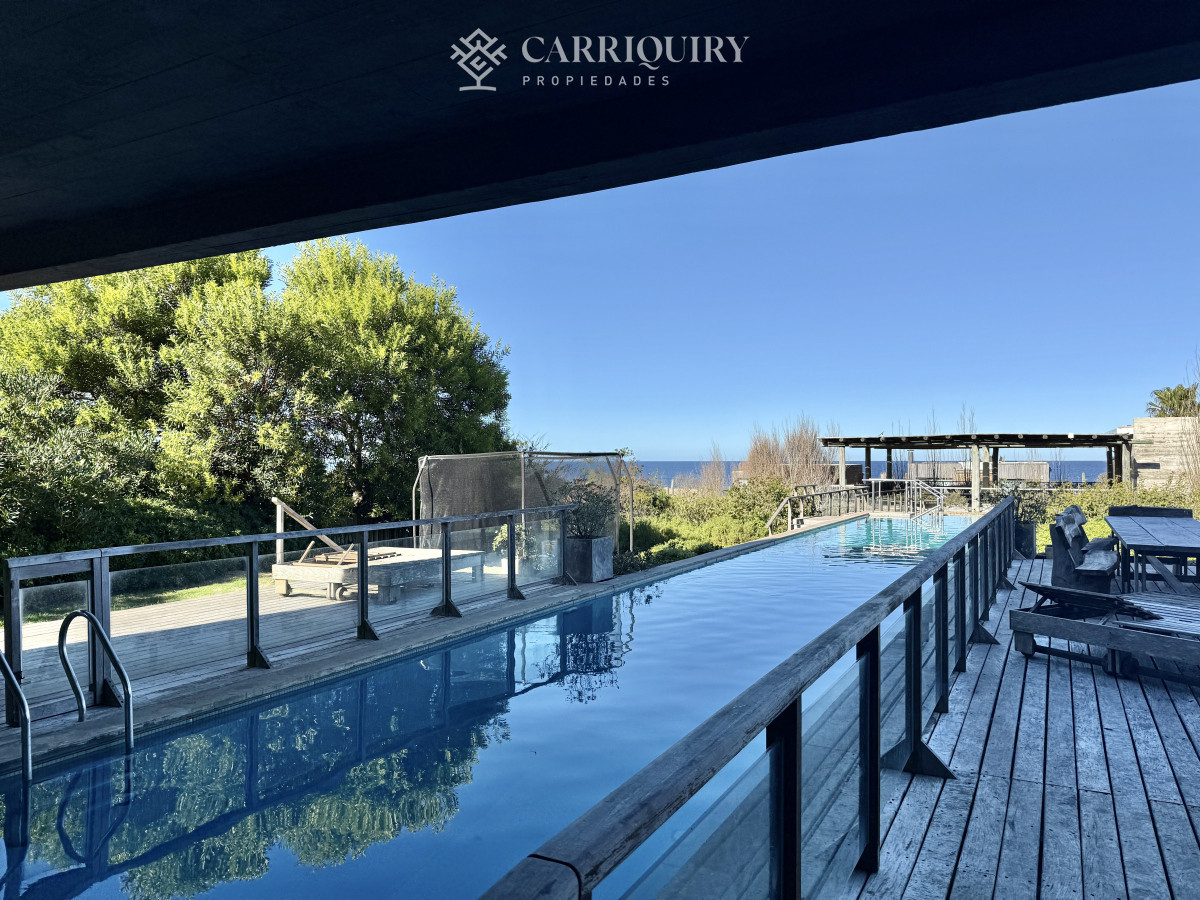 Casa ID.9058/Oportunidad-en-venta-a-estrenar-a-300-mtrs-del-Mar-En-La-Barra-- - Casa Principal con 3 dormitorios, Pisicina, Gimnasio y vista al mar en Mannatiales - El Chorro