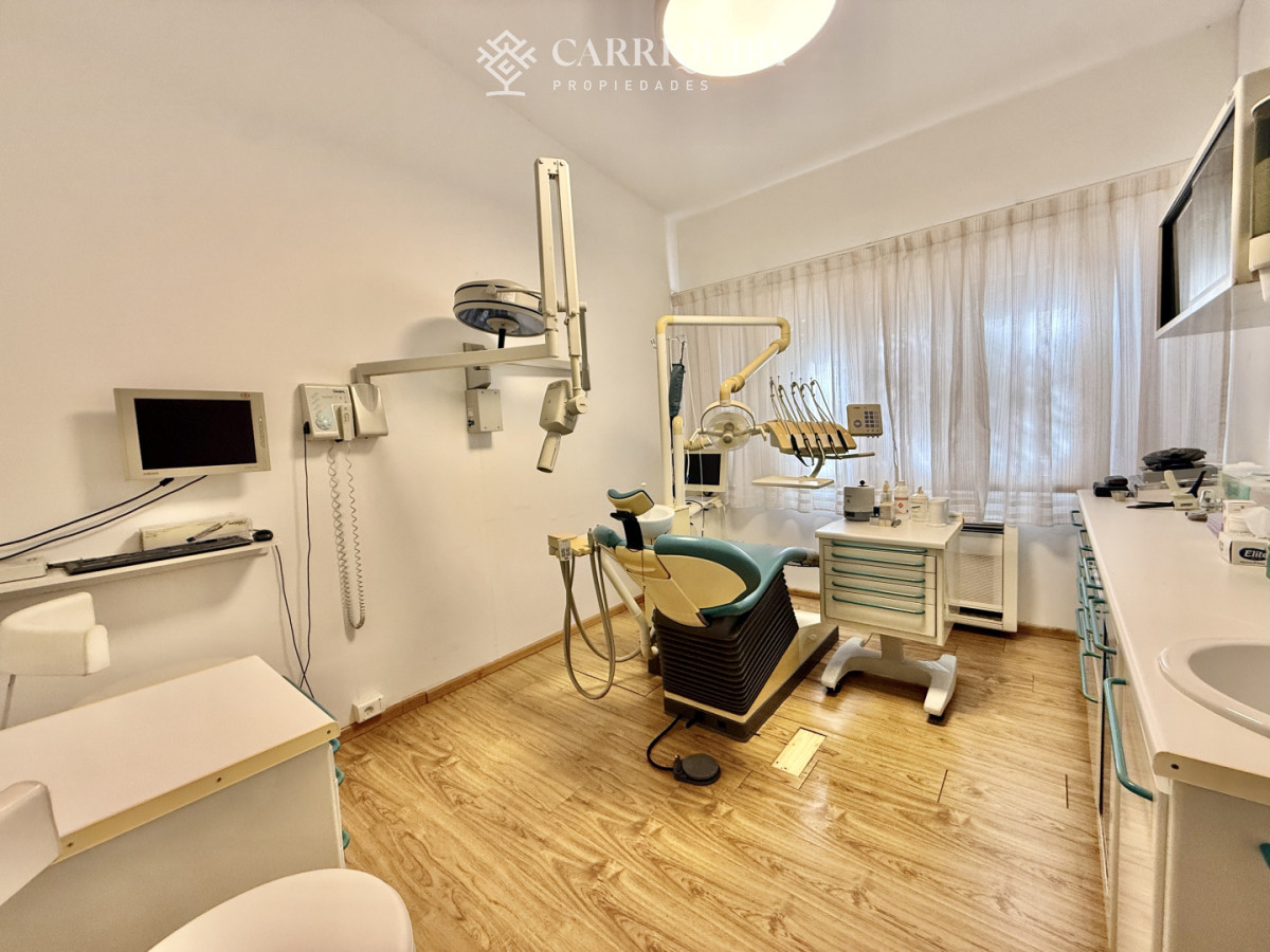 Casa ID.9295/Casa-en-alquiler-temporario-Montoya-3-dormitorios - Casa en ubicación inigualable en Parada 6 - Potencial comercial único. IDEAL CLINICA ODONTOLOGICA