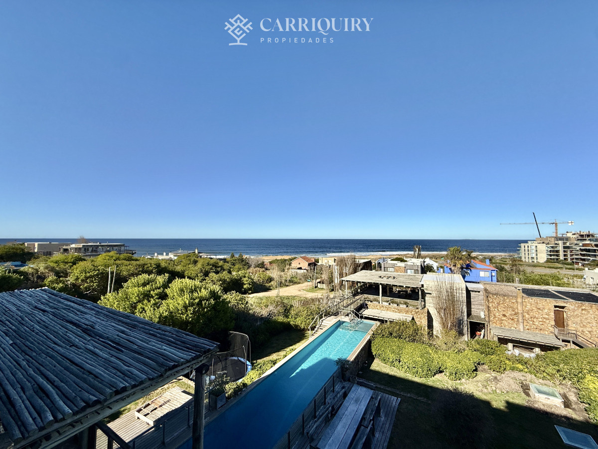 Casa ID.9058/Oportunidad-en-venta-a-estrenar-a-300-mtrs-del-Mar-En-La-Barra-- - Casa Principal con 3 dormitorios, Pisicina, Gimnasio y vista al mar en Mannatiales - El Chorro