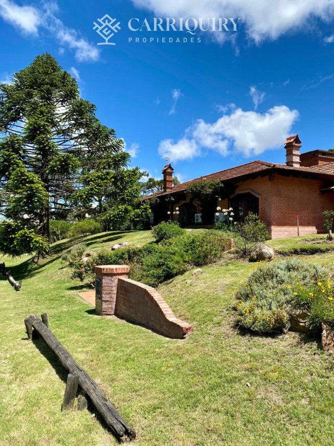 Casa ID.9040/Casa-amplia-de-4-dormitorios-en-suite-y-dependencia-de-servicio.-La-Barra--Montoya- - Casa en alquiler 4 dormitorios y dependencia. Piscina climatizada en Montoya