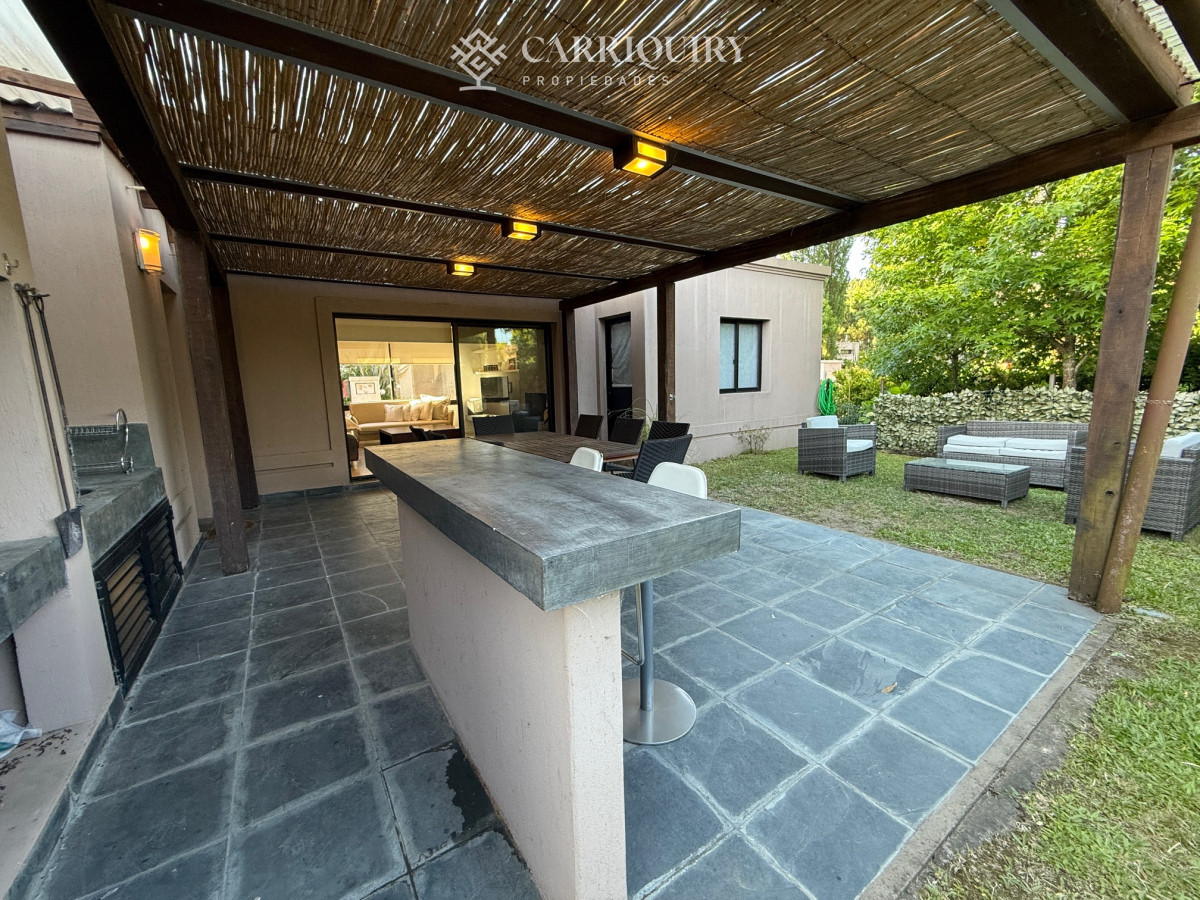 Casa ID.8489/Paradas-Playa-Mansa-Punta-del-este - Alquiler temporario en excelente casa de 2 dormitorios en barrio privado en Pinares