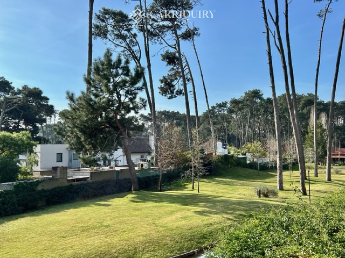 Casa ID.6760 - Casa en venta, punta del este, 2 dormitorios, Barrio privado parque pinares