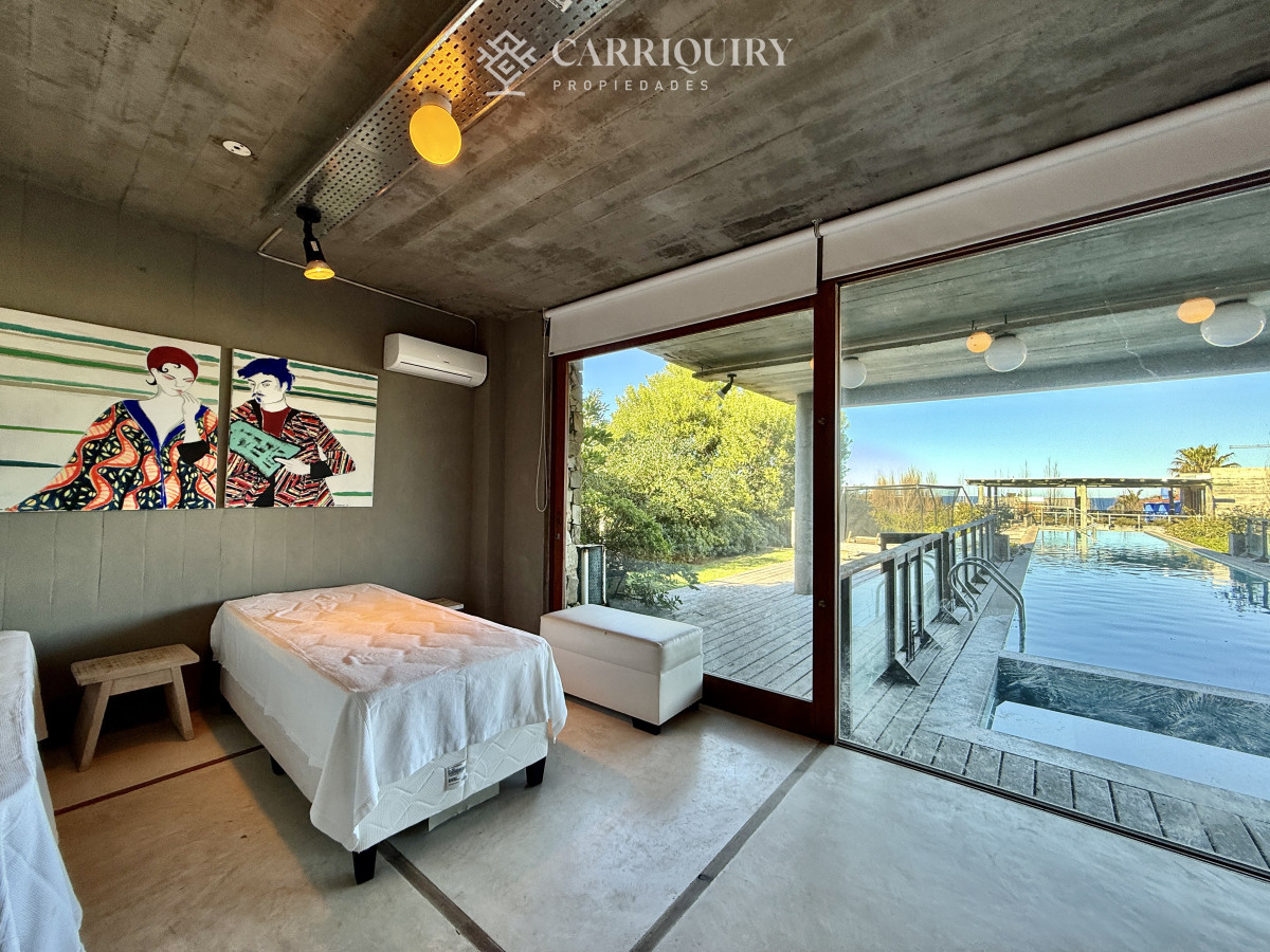 Casa ID.9058/Oportunidad-en-venta-a-estrenar-a-300-mtrs-del-Mar-En-La-Barra-- - Casa Principal con 3 dormitorios, Pisicina, Gimnasio y vista al mar en Mannatiales - El Chorro