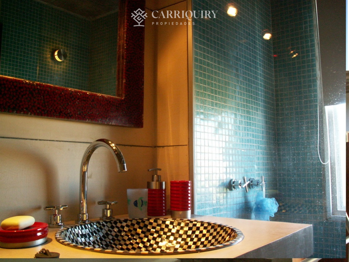 Casa ID.7921/Casa-frente-al-mar--Parada-41-Playa-Mansa-Terreno-de-1.100-m²-|-350-m²-edificados-|-6-dormitorios - Casa en Montoya