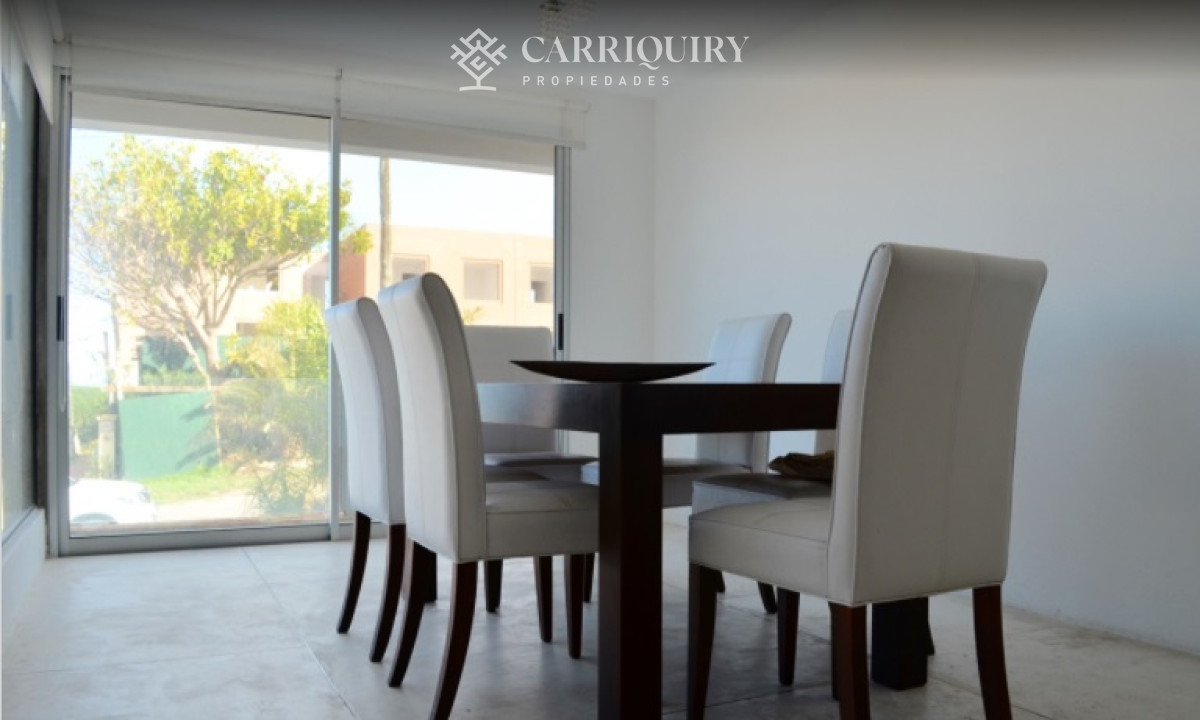 Casa ID.8111/Casa-de-tres-dormitorios-a-metros-del-mar-en-Manantiales-con-piscina-y-parrillero. - Alquiler de casa en manantiales de 3 dormitorios y 2 baños. Piscina y parrillero