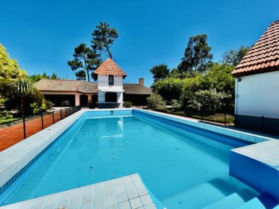 CASA EN VENTA 4 DORMITORIOS BEVERLY HILLS PUNTA DEL ESTE