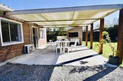 Venta de Casa 3 DORMITORIOS en El Tesoro, LA BARRA.