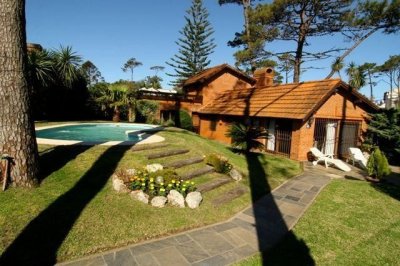 Casa en venta Playa Mansa 4 dormitorios