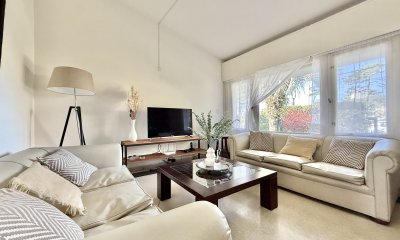 OPORTUNIDAD CASA EN PLAYA MANSA EN 4 DORMITORIOS ZONA CON POTENCIAL COMERCIAL