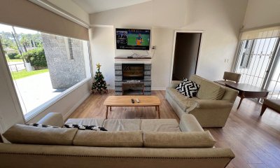 Casa en Alquiler en Jardines de Córdoba. 6 dormitorios y piscina climatizada