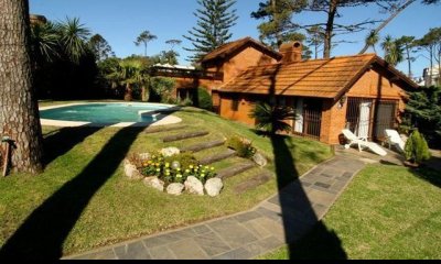 Casa en venta Playa Mansa 4 dormitorios